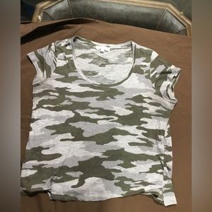 Vince Camuto t-shirt